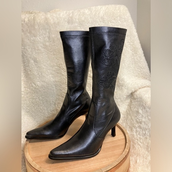 EUC Franco Sarto Knee High Boots Pointed Toe Rear Zipper Floral Embossed Sz 5.5 - Picture 2 of 10
